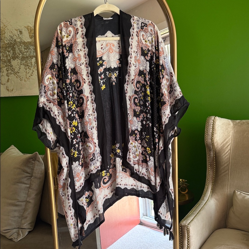 Elegant Black and Pink Paisley Kimono